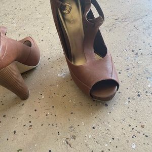 Leather sandal heels